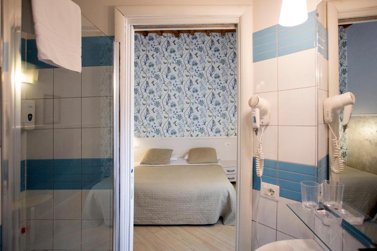 Double Room,761561809:JPEG